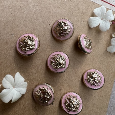 Пуговицы металлические в геральдическом стиле серебристые с розовой эмалью, 18 мм