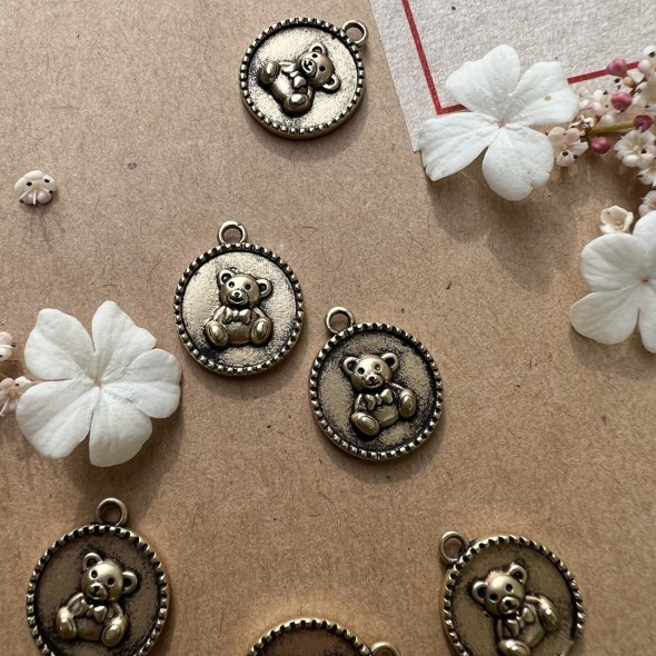 Подвеска с медвежонком матовое золото,15 мм