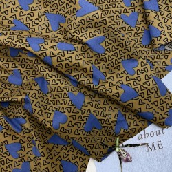 Ткань хлопок хаки с принтом сердечки на горчичном фоне 