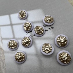 Пуговицы пластик нежно-сиреневые с золотистыми львами, 23 мм