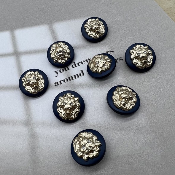 Пуговицы пластик темно-синие с золотистыми львами, 23 мм