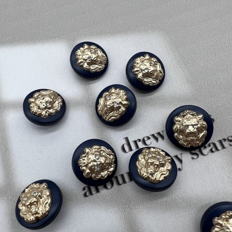 Пуговицы пластик темно-синие с золотистыми львами, 18 мм