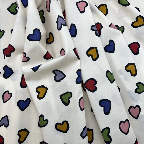 Хлопок с принтом сердечки на молочном фоне