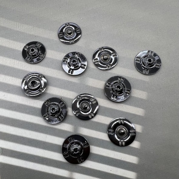 Кнопки пришивные, металл темное серебро, 23 мм