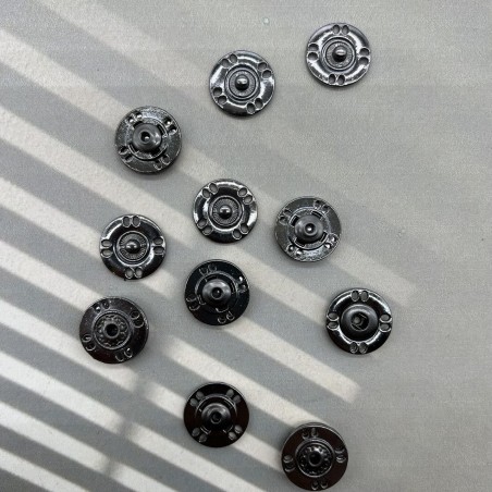 Кнопки пришивные, металл темное серебро, 18 мм