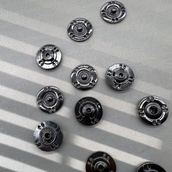 Кнопки пришивные, металл темное серебро, 18 мм