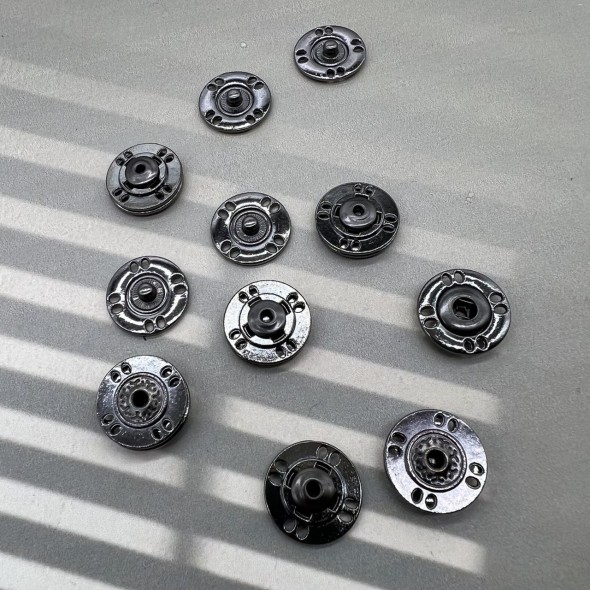 Кнопки пришивные, металл темное серебро, 18 мм