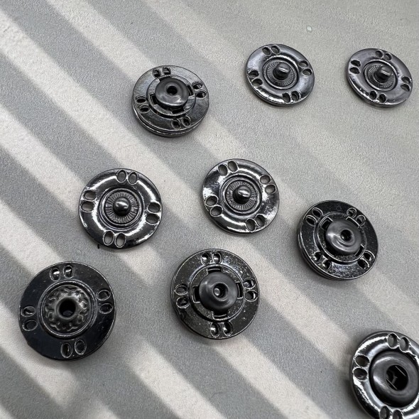 Кнопки пришивные, металл темное серебро, 18 мм