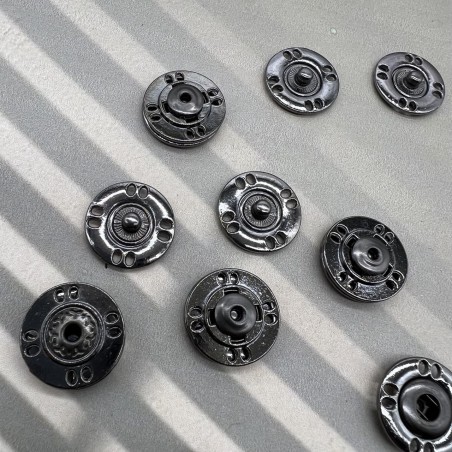 Кнопки пришивные, металл темное серебро, 18 мм
