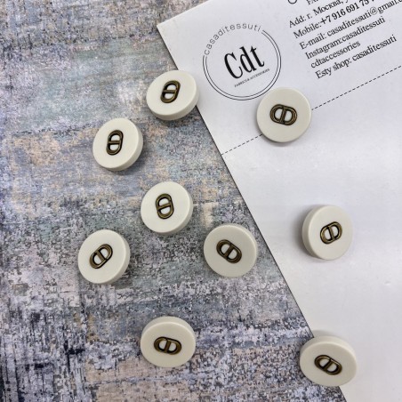Пуговицы пластик матовый молочный с буквами CD, 18 мм