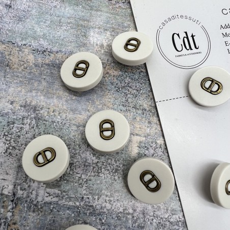 Пуговицы пластик матовый молочный с буквами CD, 18 мм
