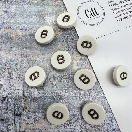 Пуговицы пластик матовый молочный с буквами CD, 18 мм
