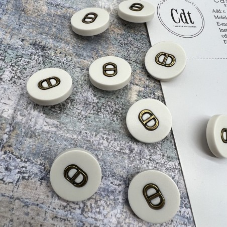 Пуговицы пластик матовый молочный с буквами CD, 18 мм
