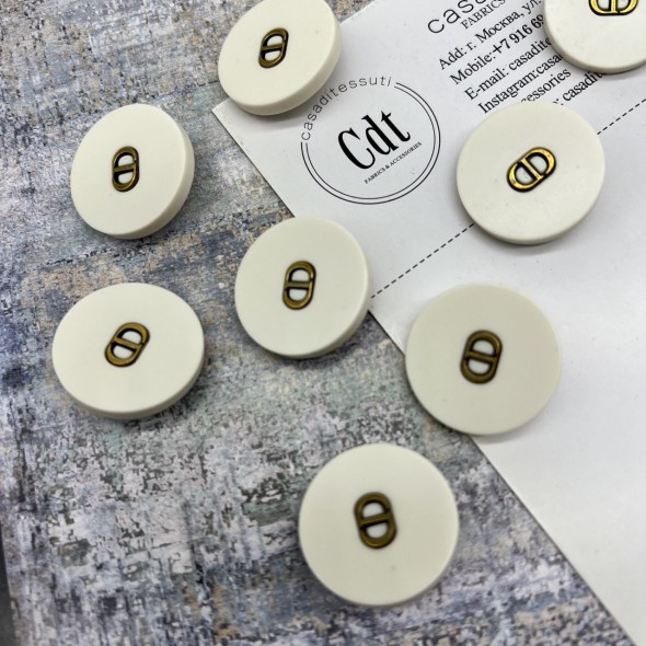 Пуговицы пластик матовый молочный с буквами CD, 23 мм