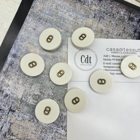 Пуговицы пластик матовый молочный с буквами CD, 23 мм