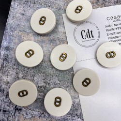 Пуговицы пластик матовый молочный с буквами CD, 23 мм