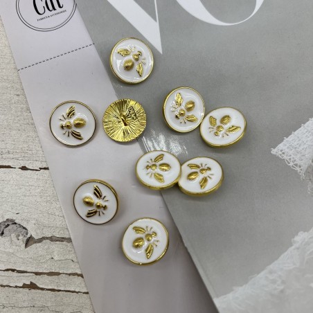 Пуговицы белые с золотистой мухой, 18 мм