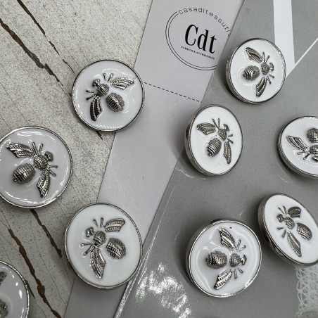Пуговицы белые с серебристой мухой, 23 мм