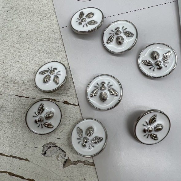Пуговицы белые с серебристой мухой, 18 мм