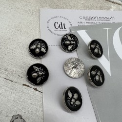 Пуговицы чёрные с серебристой мухой, 18 мм