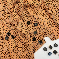 Ткань креп оранжевый с анималистическим принтом