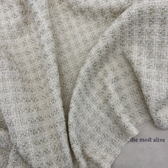 Твид молочный с матовой золотистой нитью