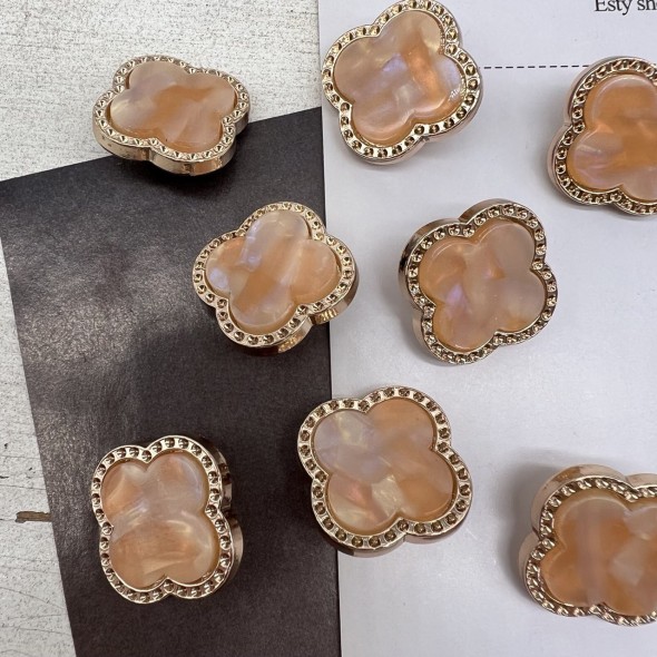 Пуговицы в форме клевера, золотистый металл с перламутровой персиковой вставкой, 23 мм