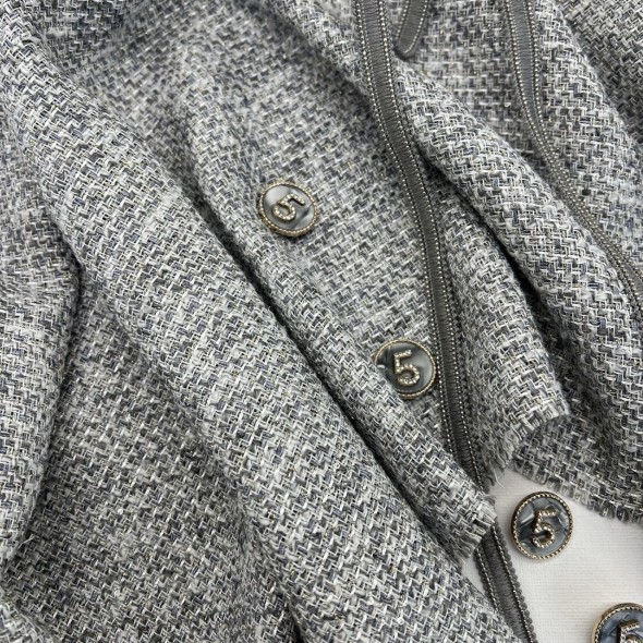 Твид меланжевый светло-серый с золотистыми нитями и мелкими пайетками