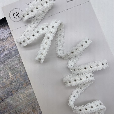 Тесьма текстильная белая с бахромой и металлическим декором, 12 мм