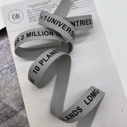 Тесьма репсовая серая с принтом 2 см