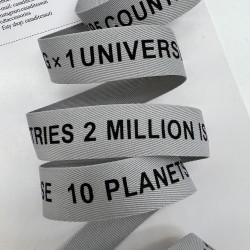 Тесьма репсовая серая с принтом 2 см