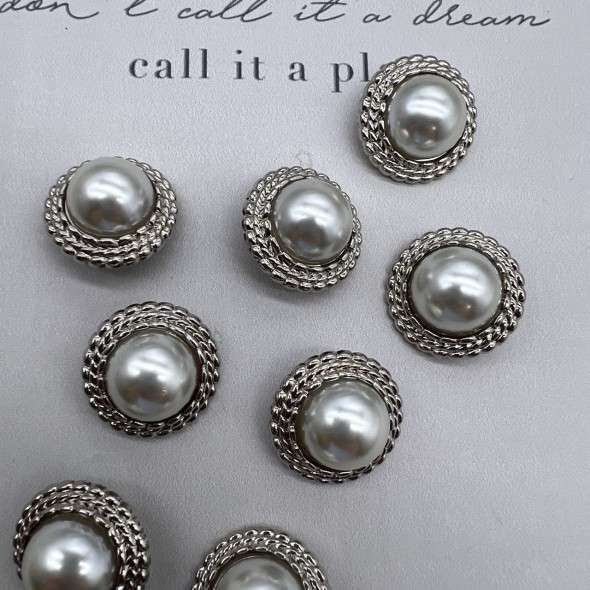 Пуговицы серебристые с жемчугом, 25 мм