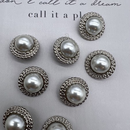 Пуговицы серебристые с жемчугом, 25 мм