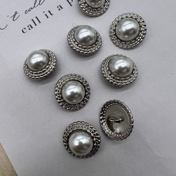 Пуговицы серебристые с жемчугом, 25 мм