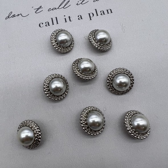 Пуговицы серебристые с жемчугом, 18 мм